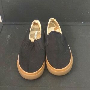 USED BOYS OLD NAVY SLIP ON SIZE 13 BLACK AND BROWN SHOES